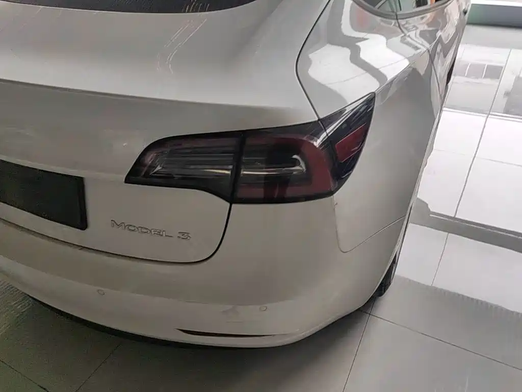 Фото 8 - Tesla Model 3