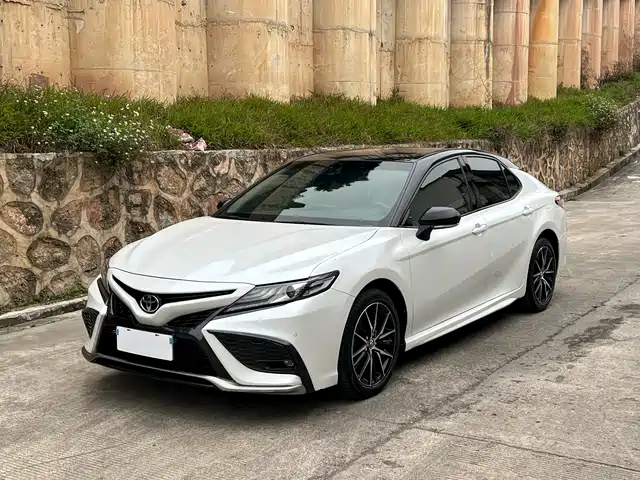 TOYOTA CAMRY