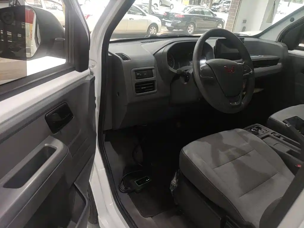 Wuling Motors Wuling Yangguang 2026 2025 310KM Sealed Window CATL Custom Edition