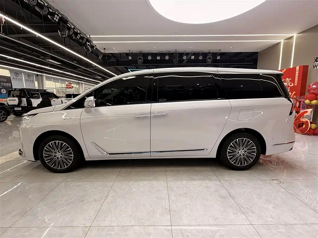 BUICK GL8 NEW ENERGY