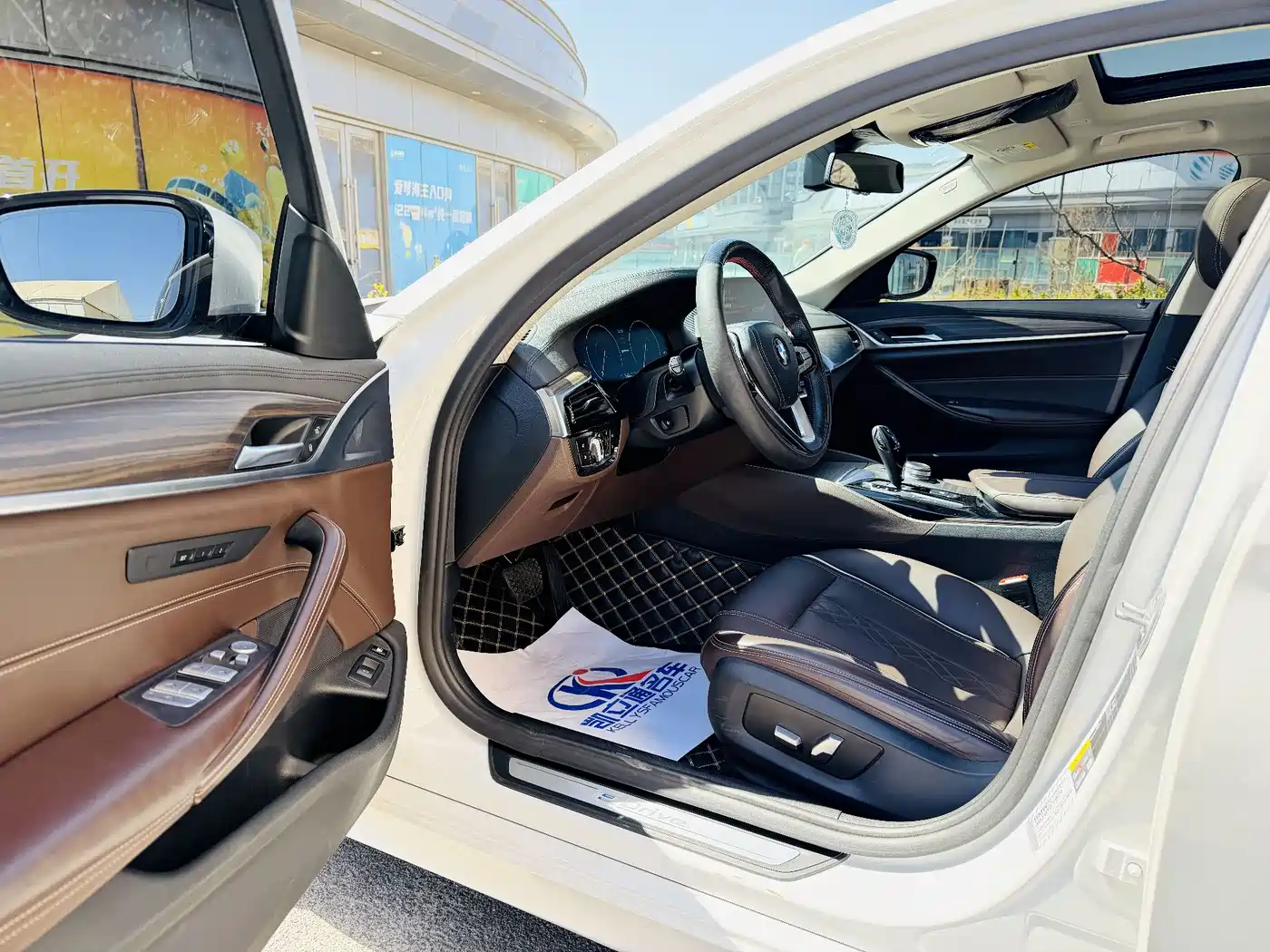 BMW 5 Series New Energy 2019 530Le Luxury Package фото 9