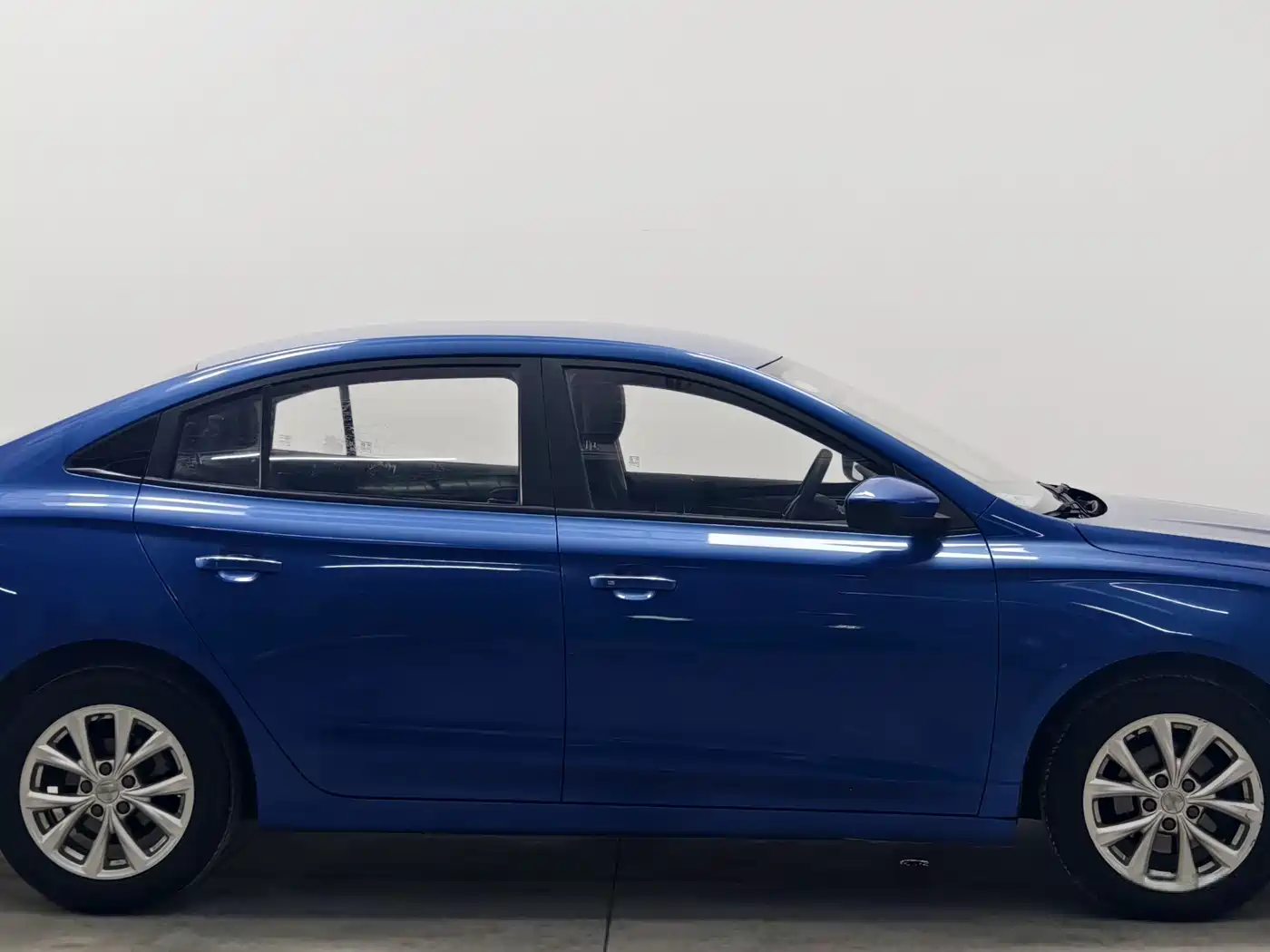 Фото 8 - Roewe i5