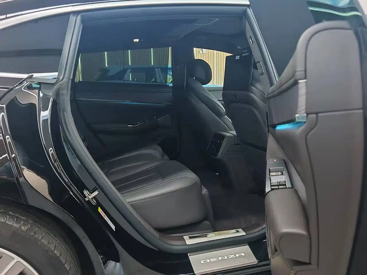 Denza Z9 2025 2024 Model 1100km AWD Ultra Edition