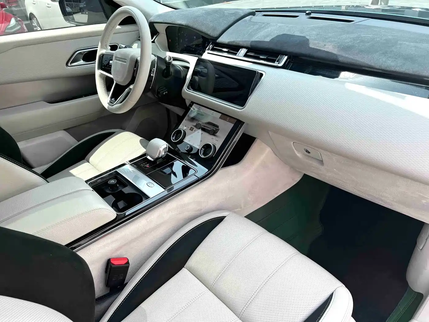 Land Rover Range Rover Velar 2021 P250 Gloss Black Collector's Edition фото 10