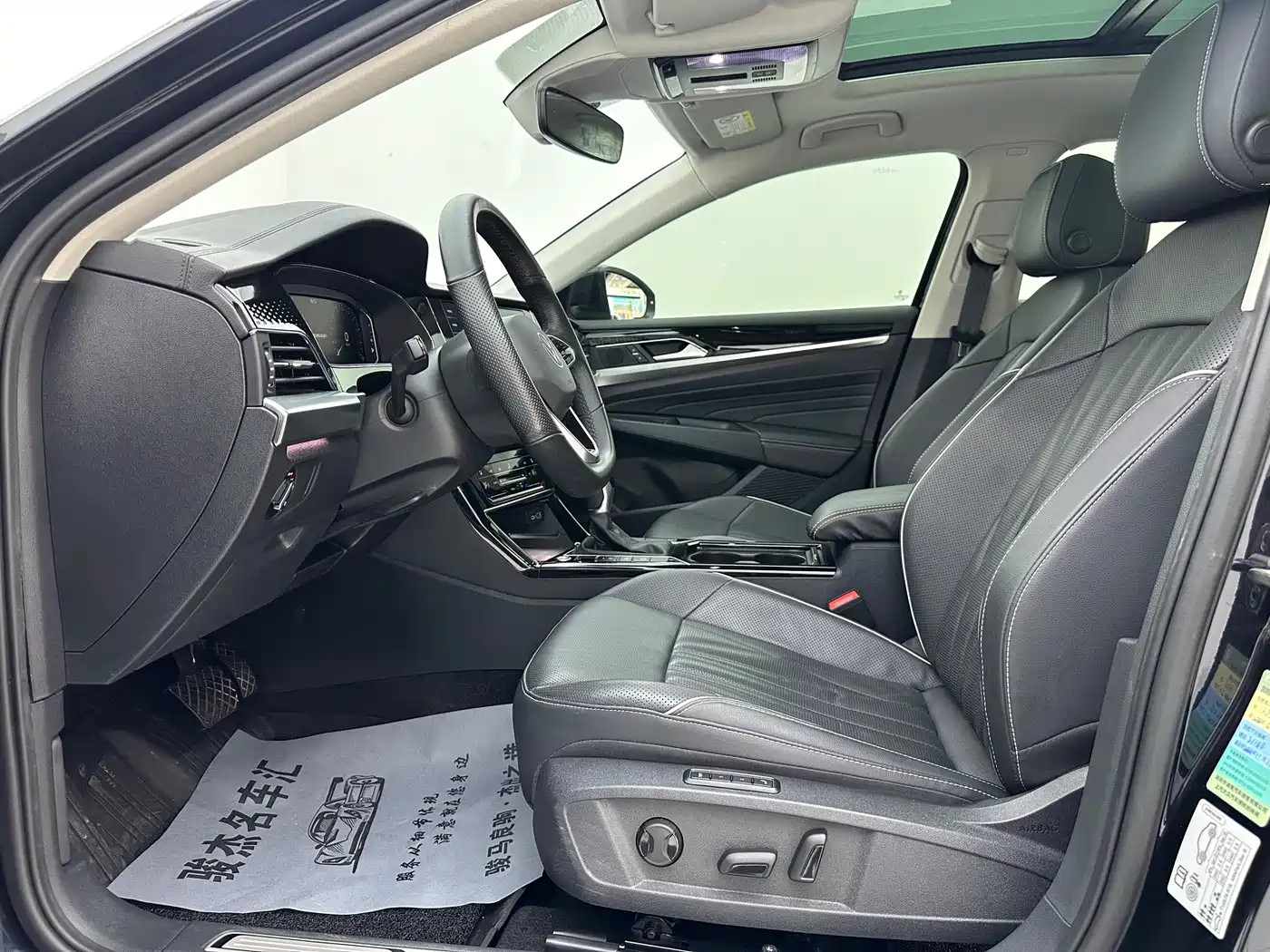 Volkswagen Passat 2023 330TSI Starlight Premium Edition фото 4