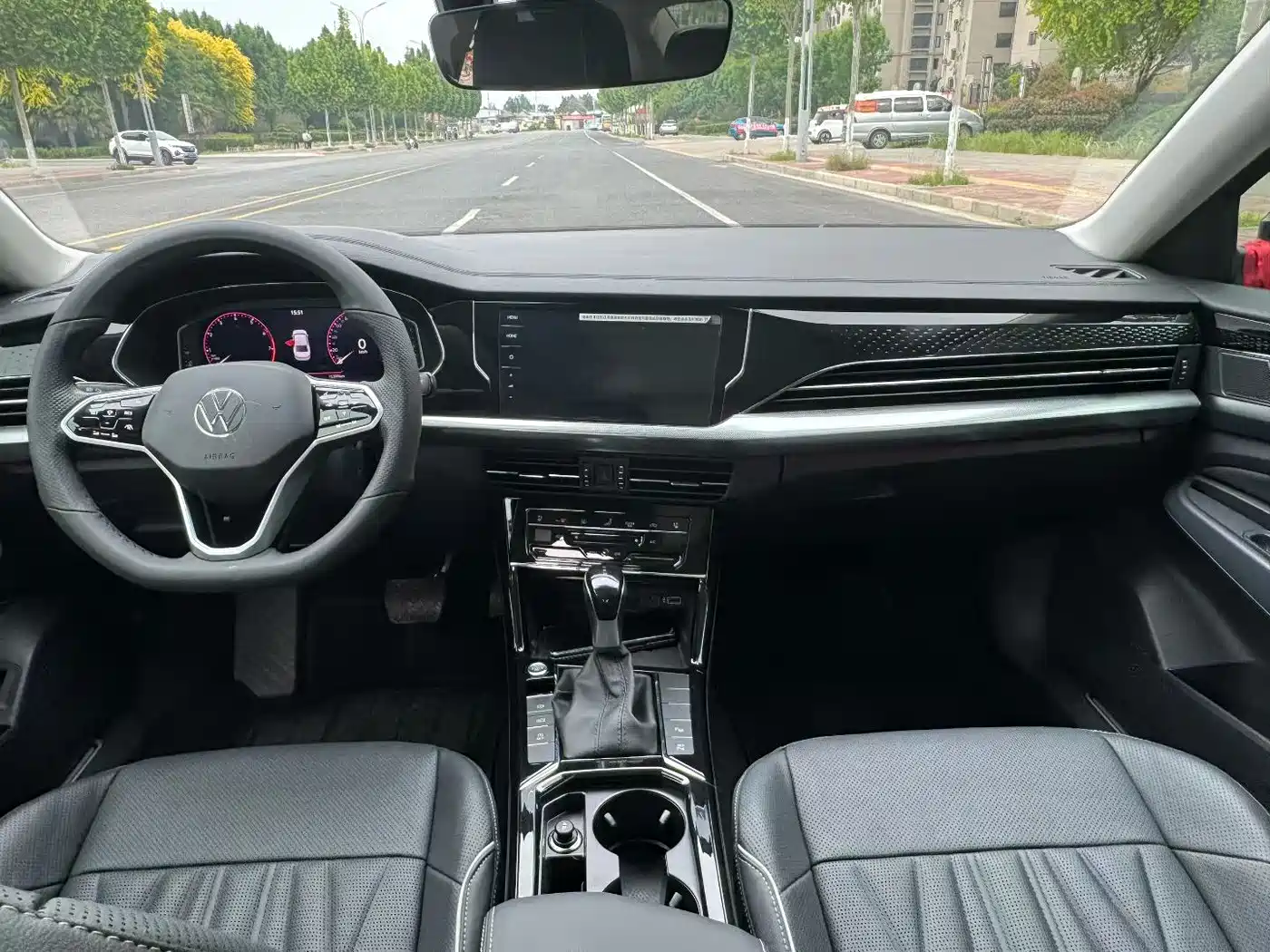 Volkswagen Passat 2023 Facelift 330TSI Luxury Edition фото 8