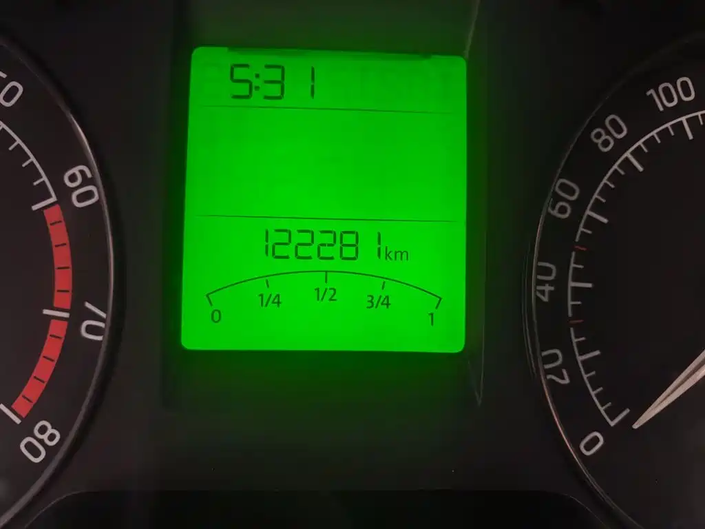 Škoda Skoda Rapid Spaceback 2016 Facelift 1.6L Automatic Smart Edition фото 9