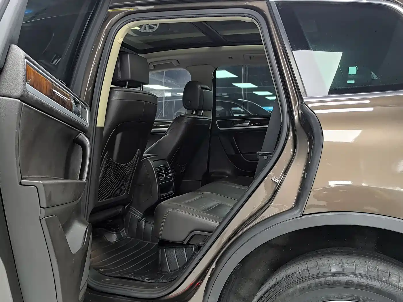Volkswagen Touareg 2011 3.0TSI Premium фото 11