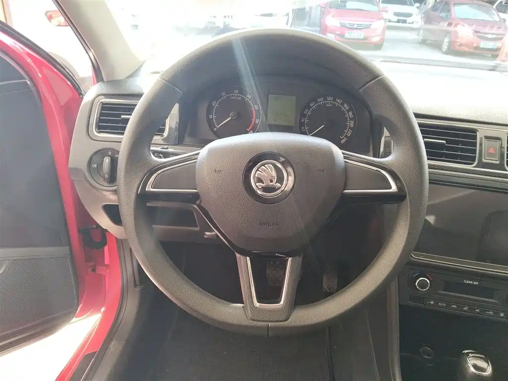 Škoda Skoda Rapid Spaceback 2016 Facelift 1.6L Automatic Smart Edition фото 7