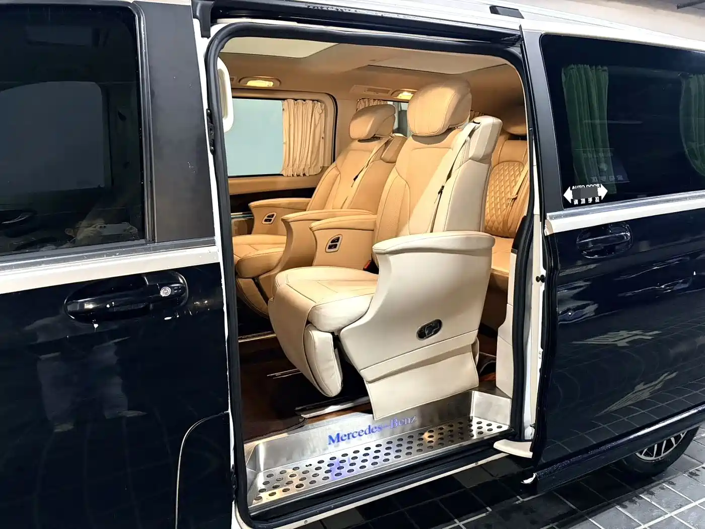 Mercedes-Benz V-Class 2017 Model V 260 L Premium Extended Edition фото 5