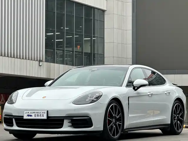 PORSCHE PANAMERA