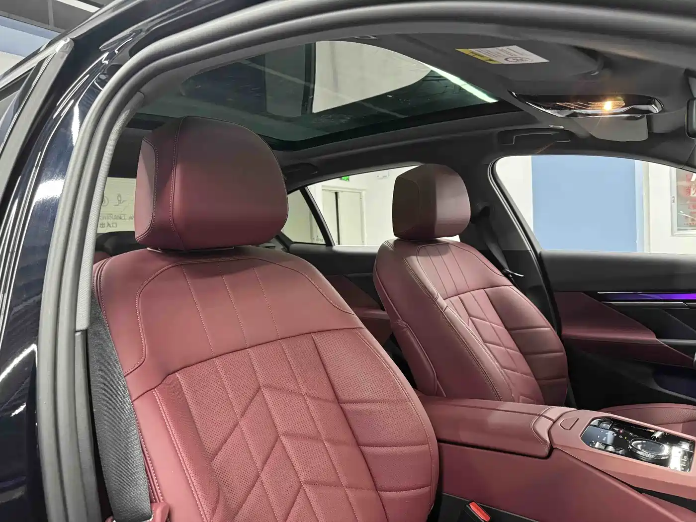 BMW 5 Series 2025 530Li Leading M Sport Package фото 32