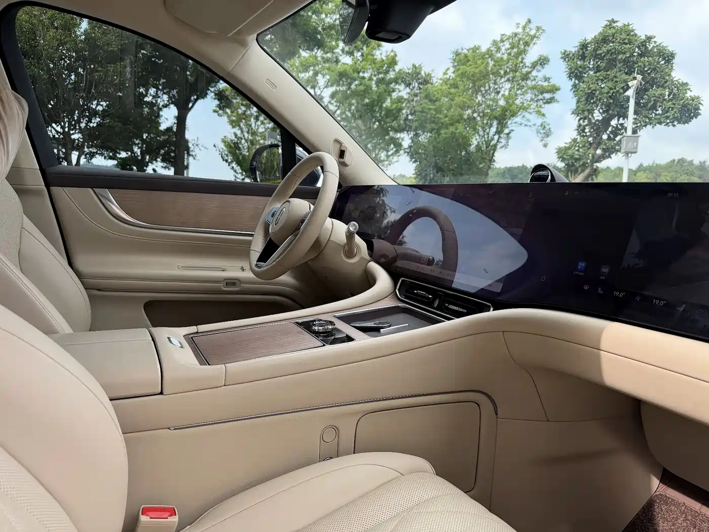 AITO Wenjie AITO M9 2024 Range Extender Max Edition 42kWh 6-seater фото 23
