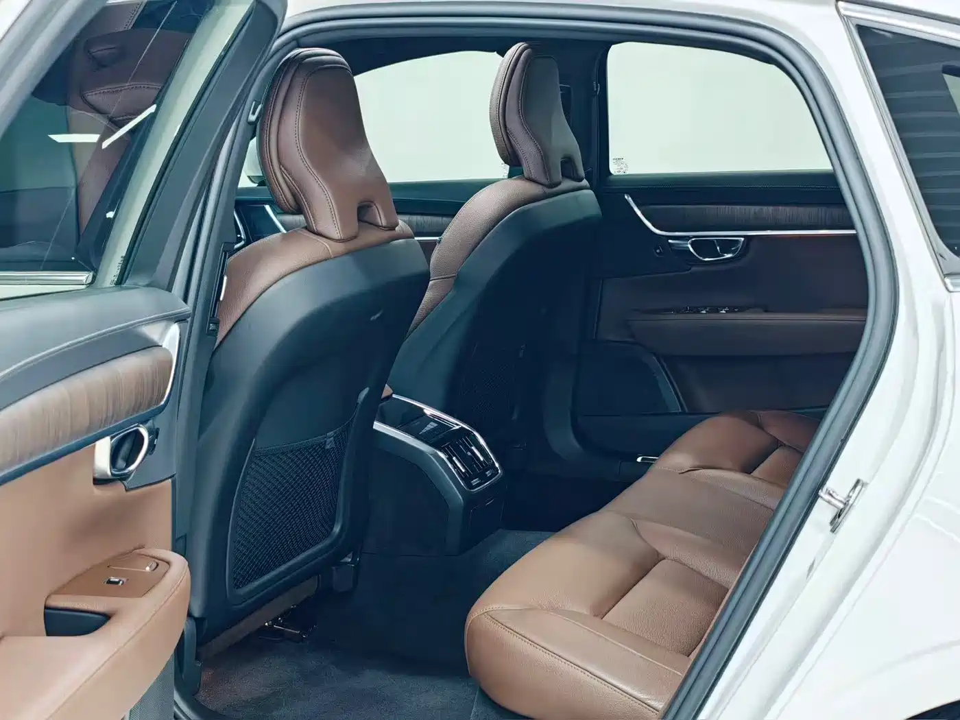 Фото 8 - Volvo S90