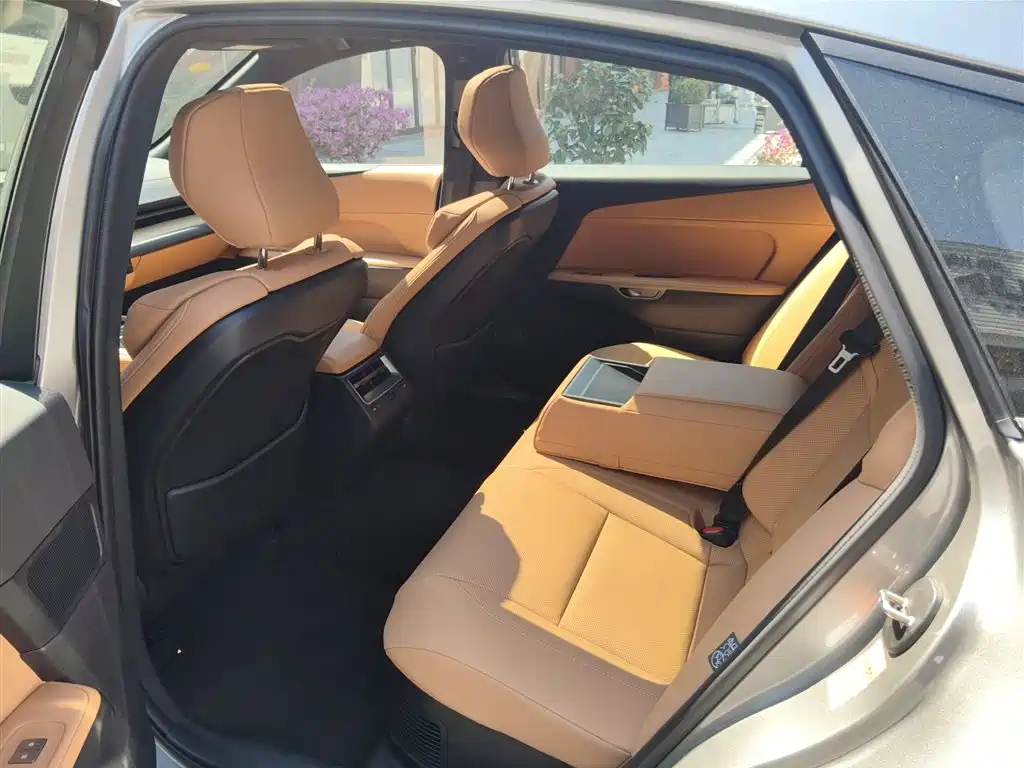 Lexus ES 2026 2025 Model 300h Base Version