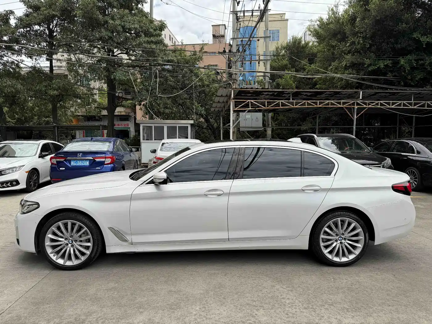 BMW 5 Series 2021 530Li Premium Luxury Package фото 14