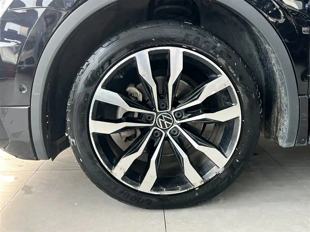 Volkswagen Tiguan L 2021 330TSI Automatic 2WD R-Line Premium фото 28