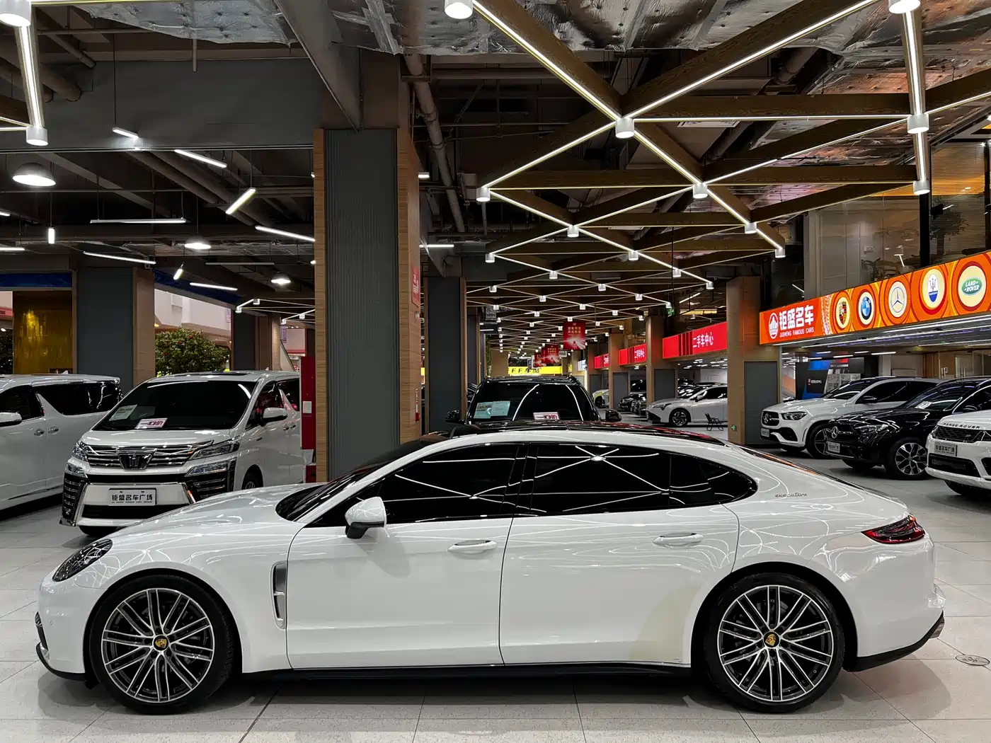 Porsche Panamera 2017 Panamera Executive Long Wheelbase 3.0T фото 2
