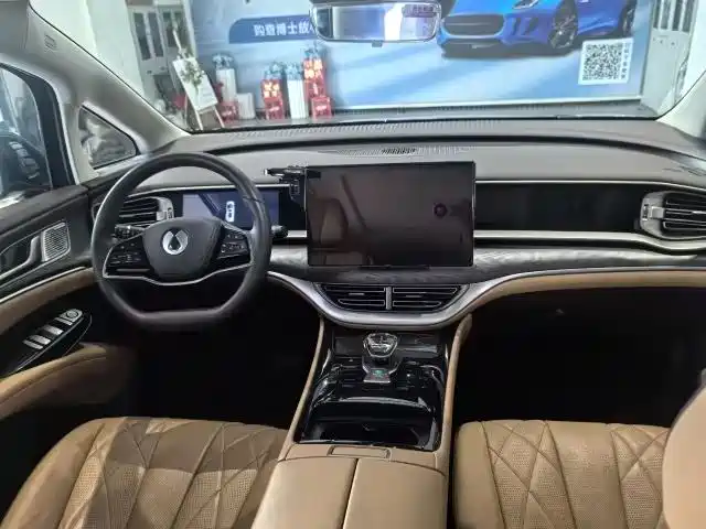 Denza D9 2024 DM-i 1050 Premium фото 6