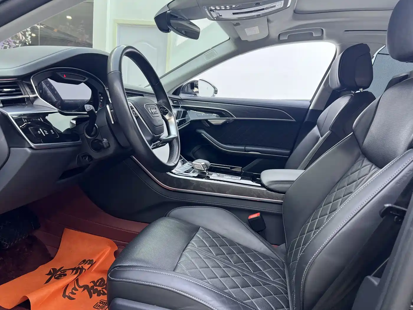 Фото 4 - Audi A8