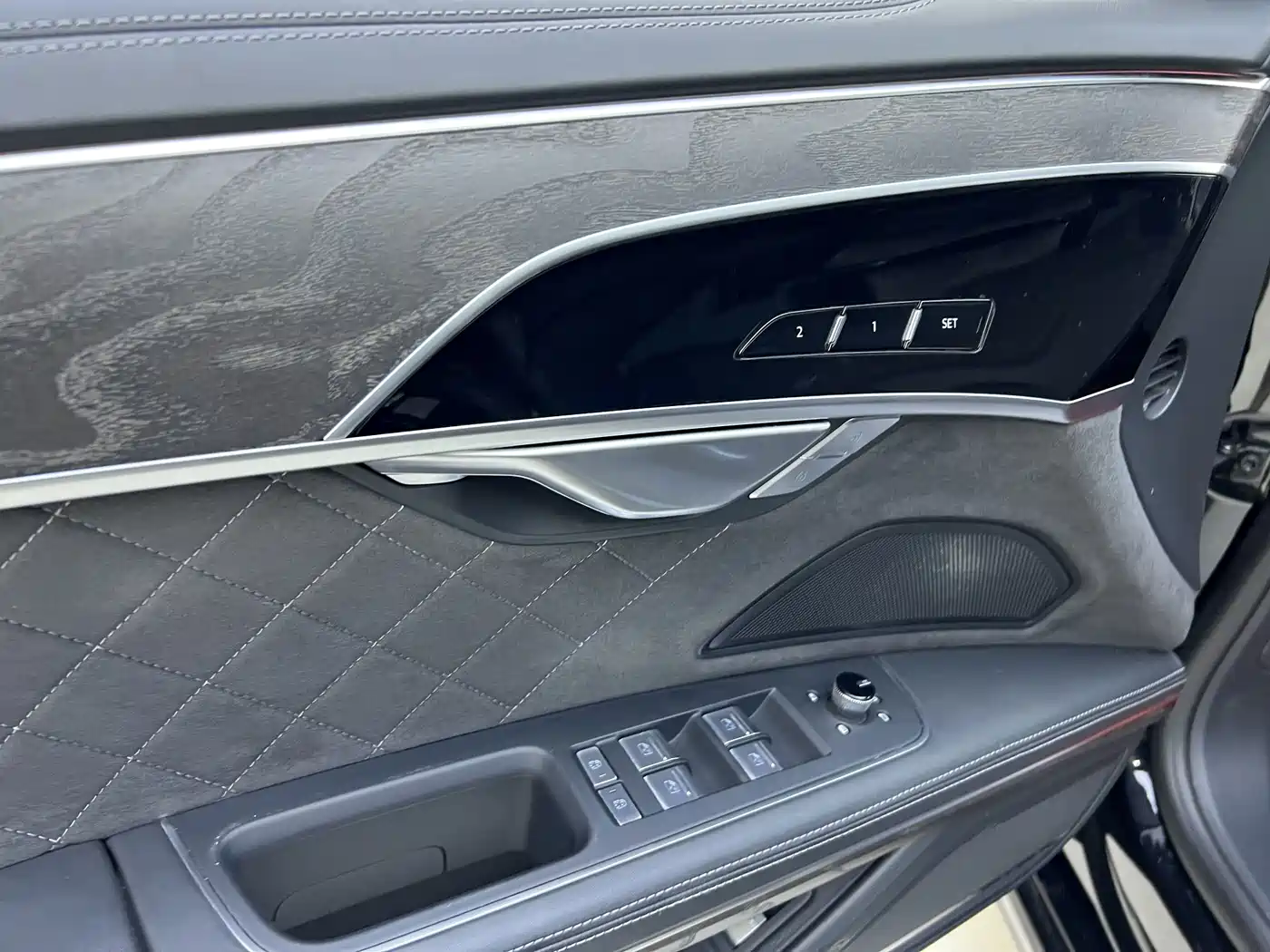 Фото 5 - Audi A8