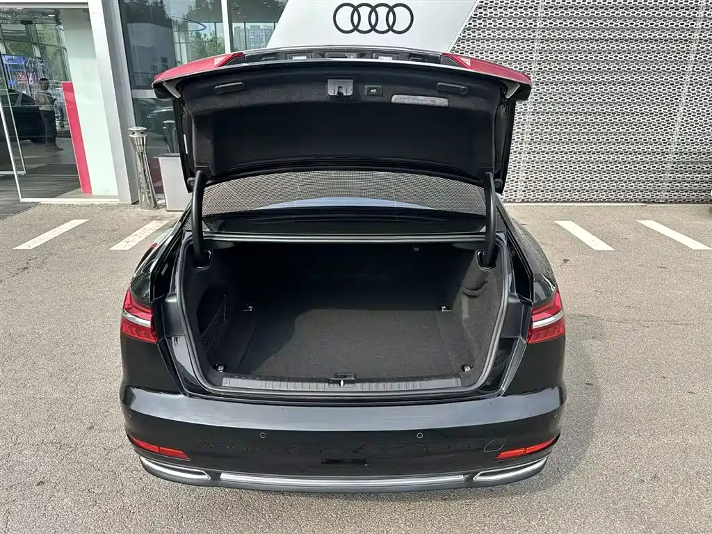 Фото 21 - Audi A6L