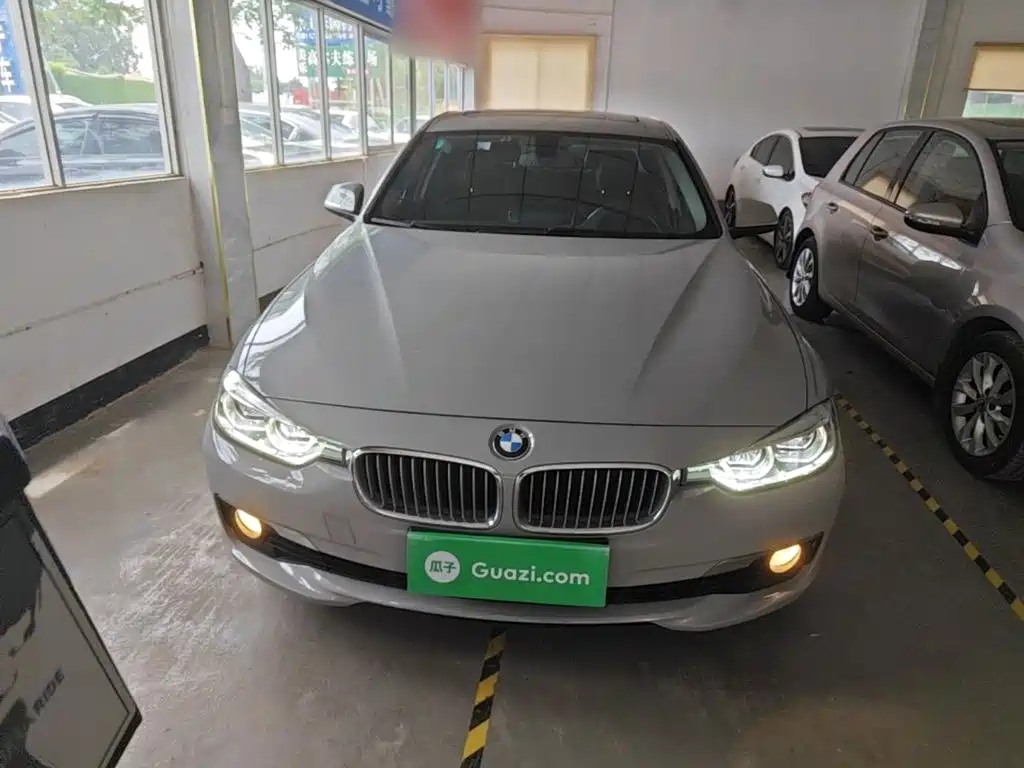 Photo 3 - BMW 3 Series