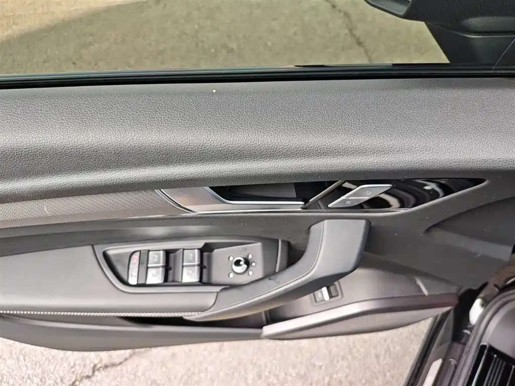 Audi Q5L 2024 Model 40 TFSI Luxury Dynamic фото 17