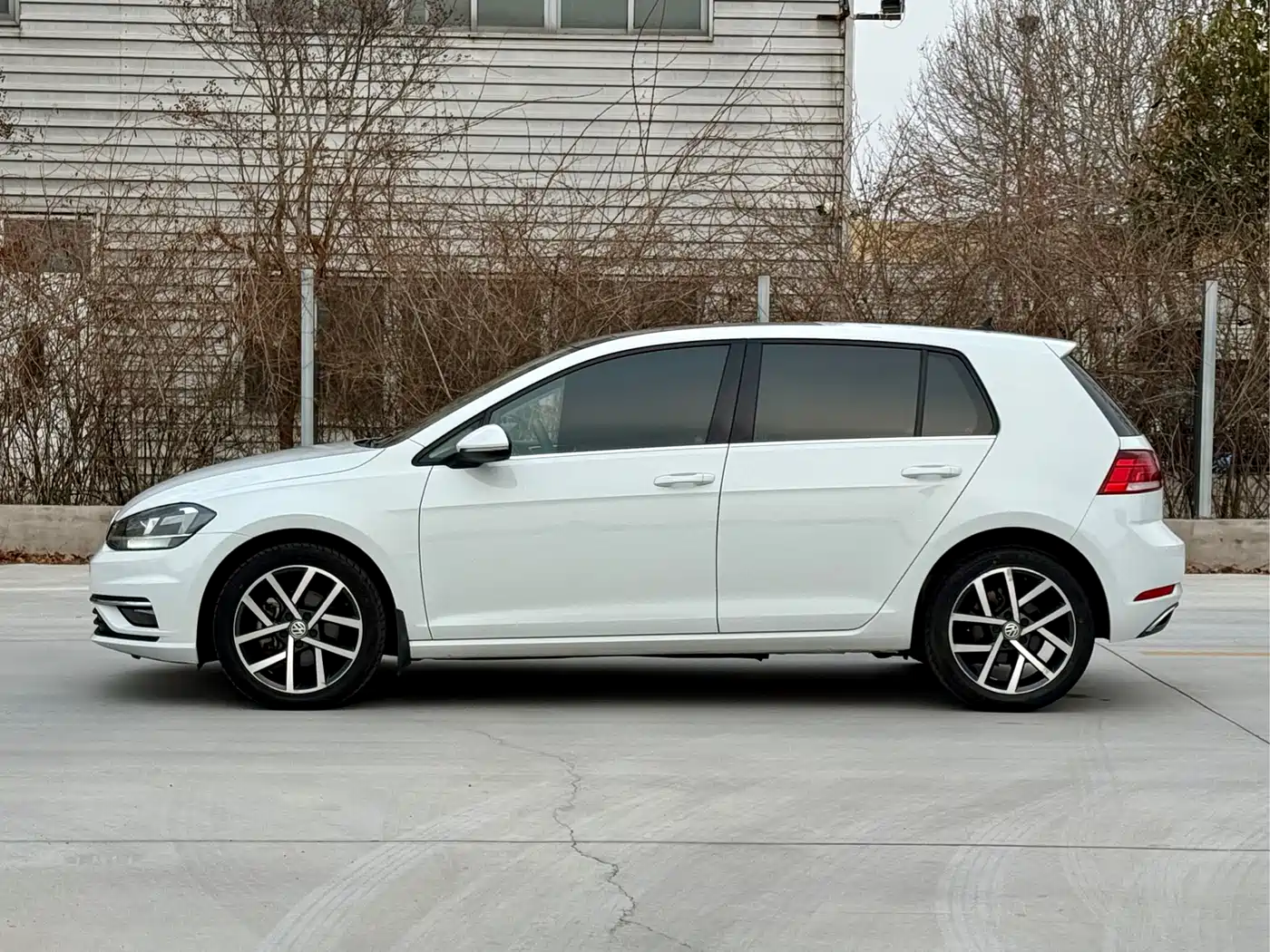 VOLKSWAGEN GOLF