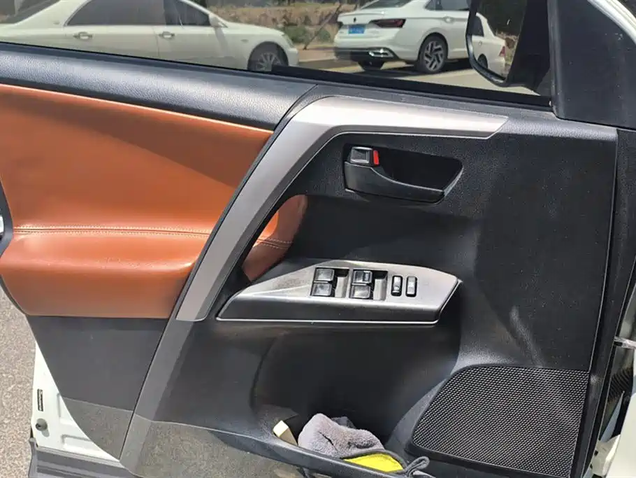 Toyota RAV4 Rongfang 2019 2.0L CVT 2WD Trend X Limited Edition China V фото 7