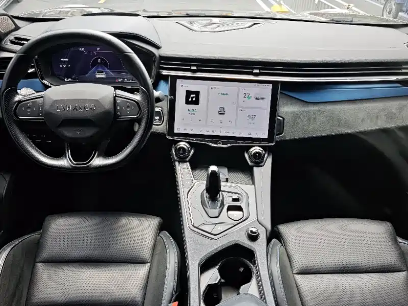 Lynk & Co 05 EM-P 2021 1.5TD PHEV HALO фото 8