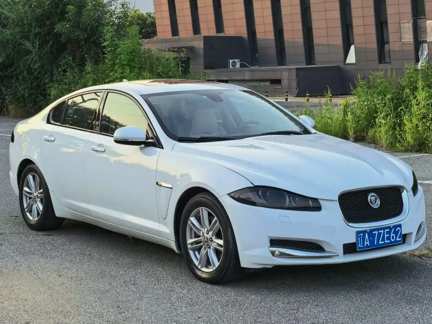 Jaguar XF 2013 2013 XF 2.0T Luxury Edition