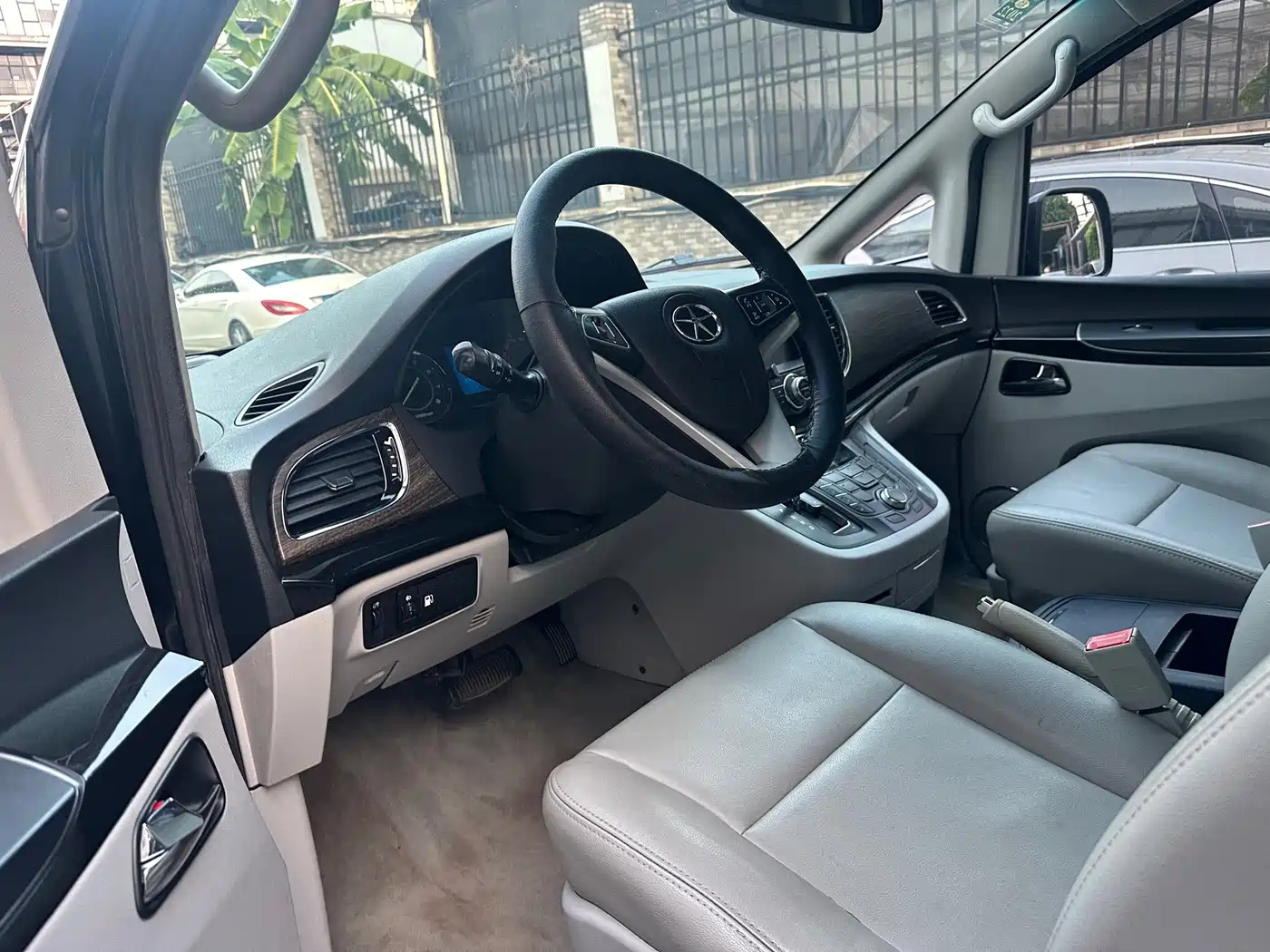 JAC Refine M5 2016 2014 Color Tour 2.0T Gasoline Automatic Business
