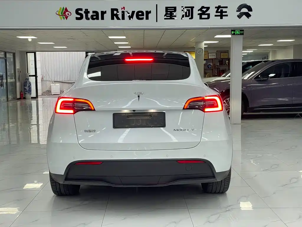 Фото 6 - Tesla Model Y