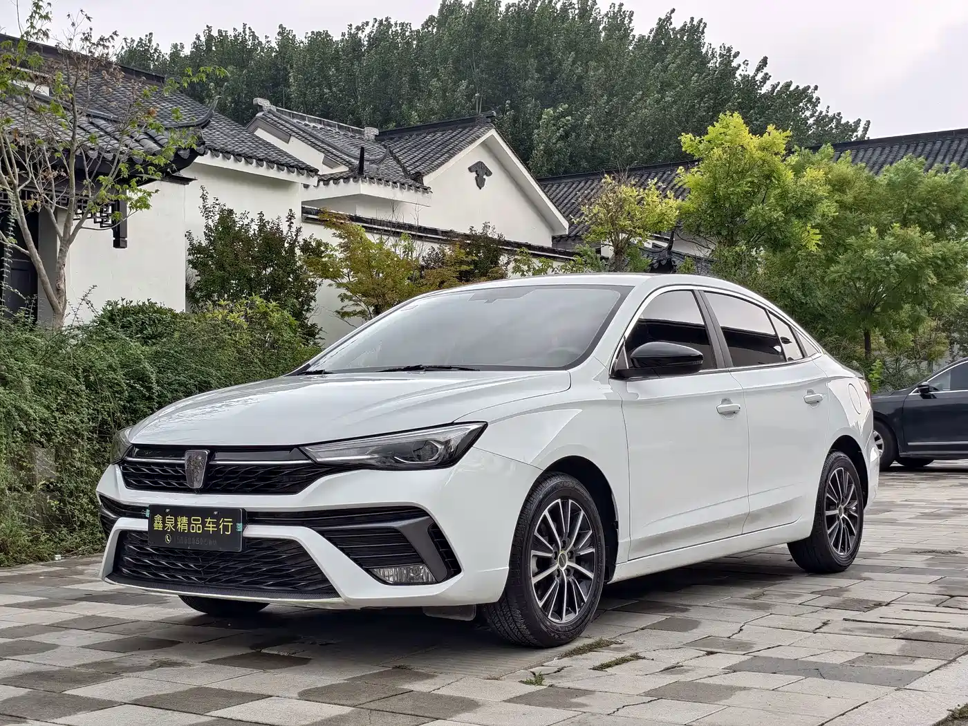Фото 1 - Roewe i5