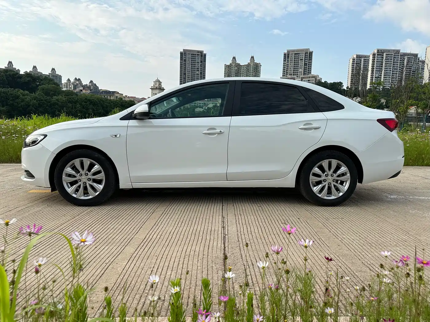 Photo 4 - Buick Excelle