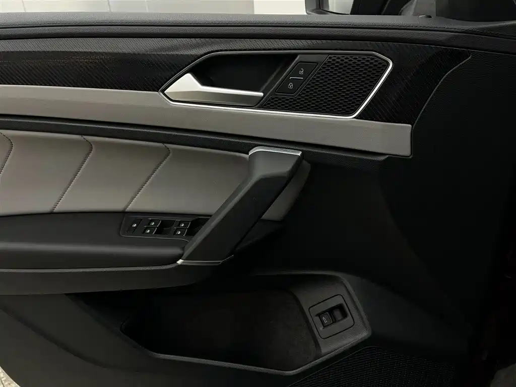 Volkswagen Tayron 2023 300TSI 2WD Luxury Plus Advanced Edition фото 5