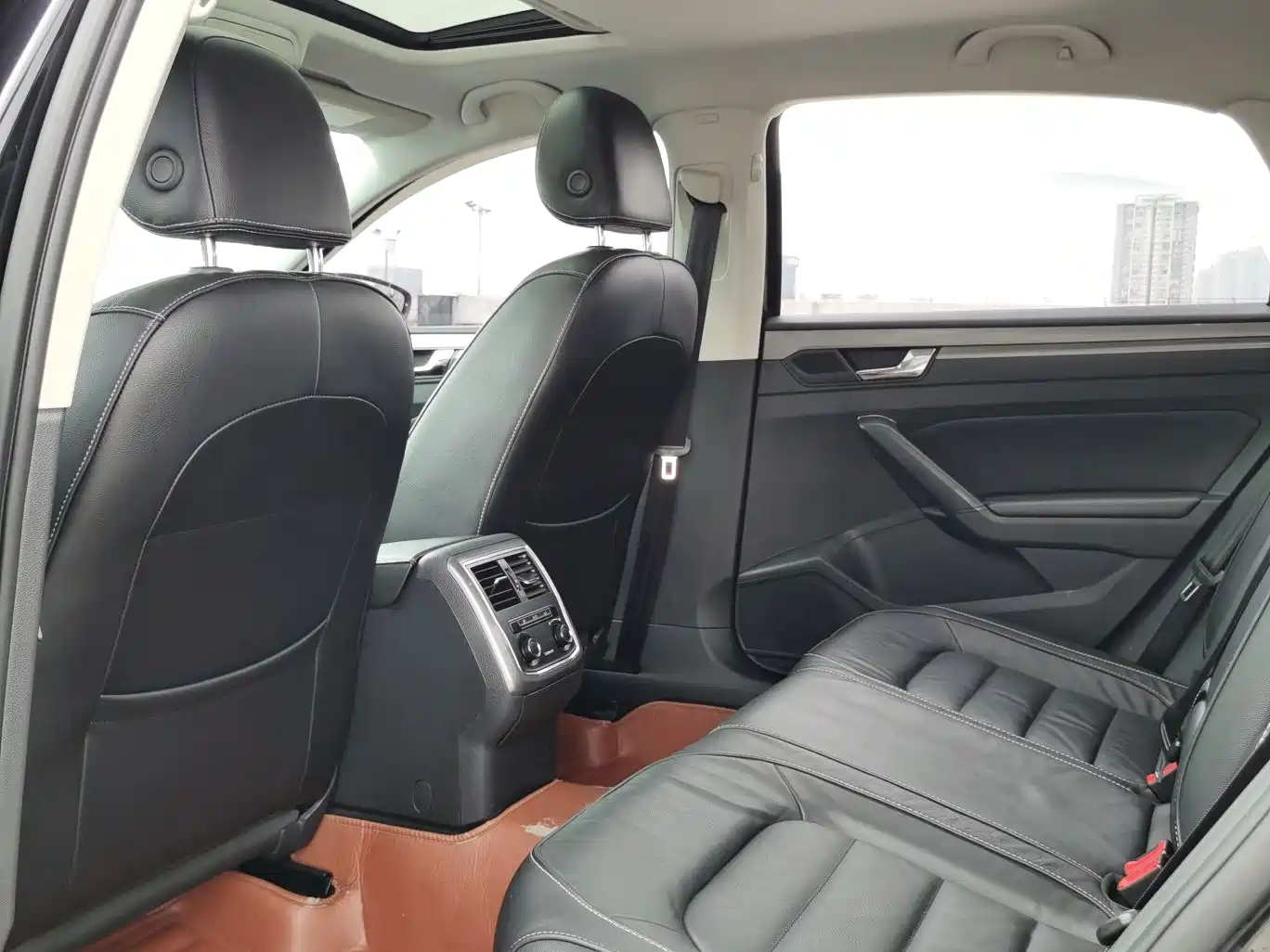 Volkswagen Passat 2017 330TSI DSG Prestige фото 13