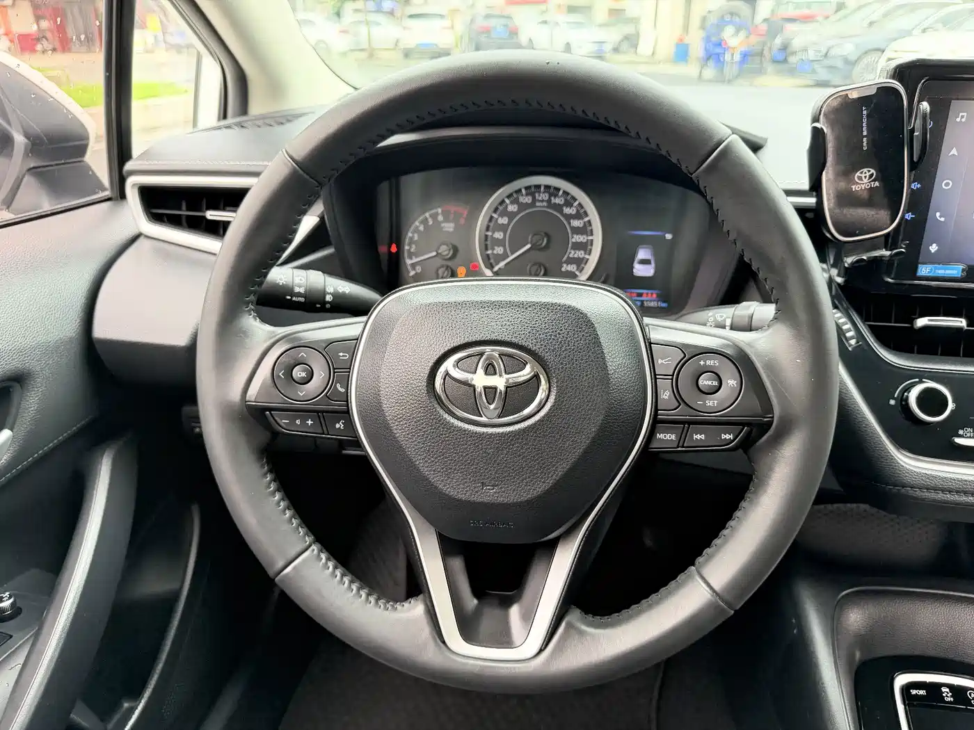 Фото 9 - Toyota Corolla