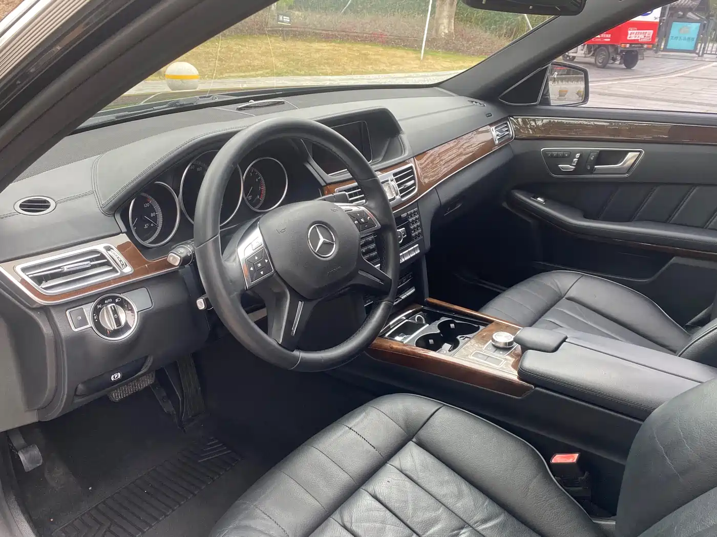 Mercedes-Benz E-Class 2015 E 320 L Luxury 4MATIC фото 6