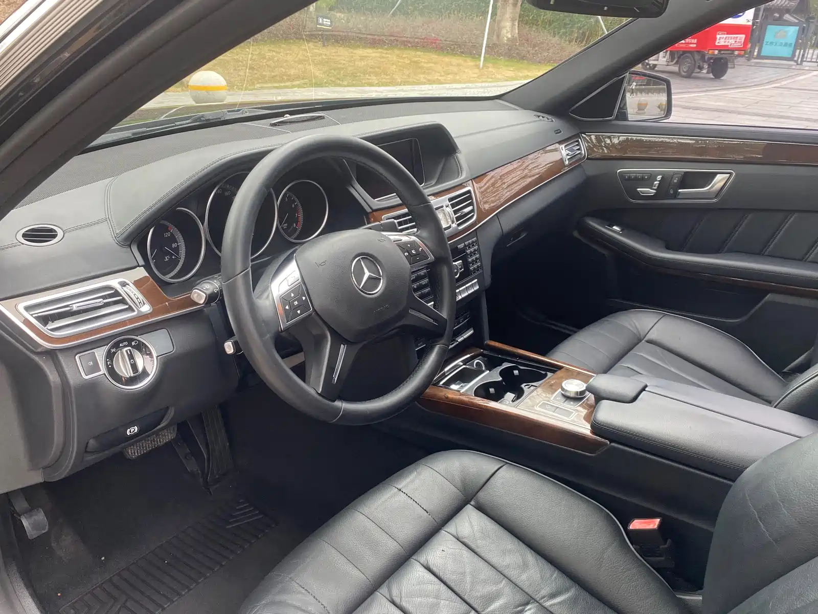 Фото 6 - Mercedes-Benz E-Class