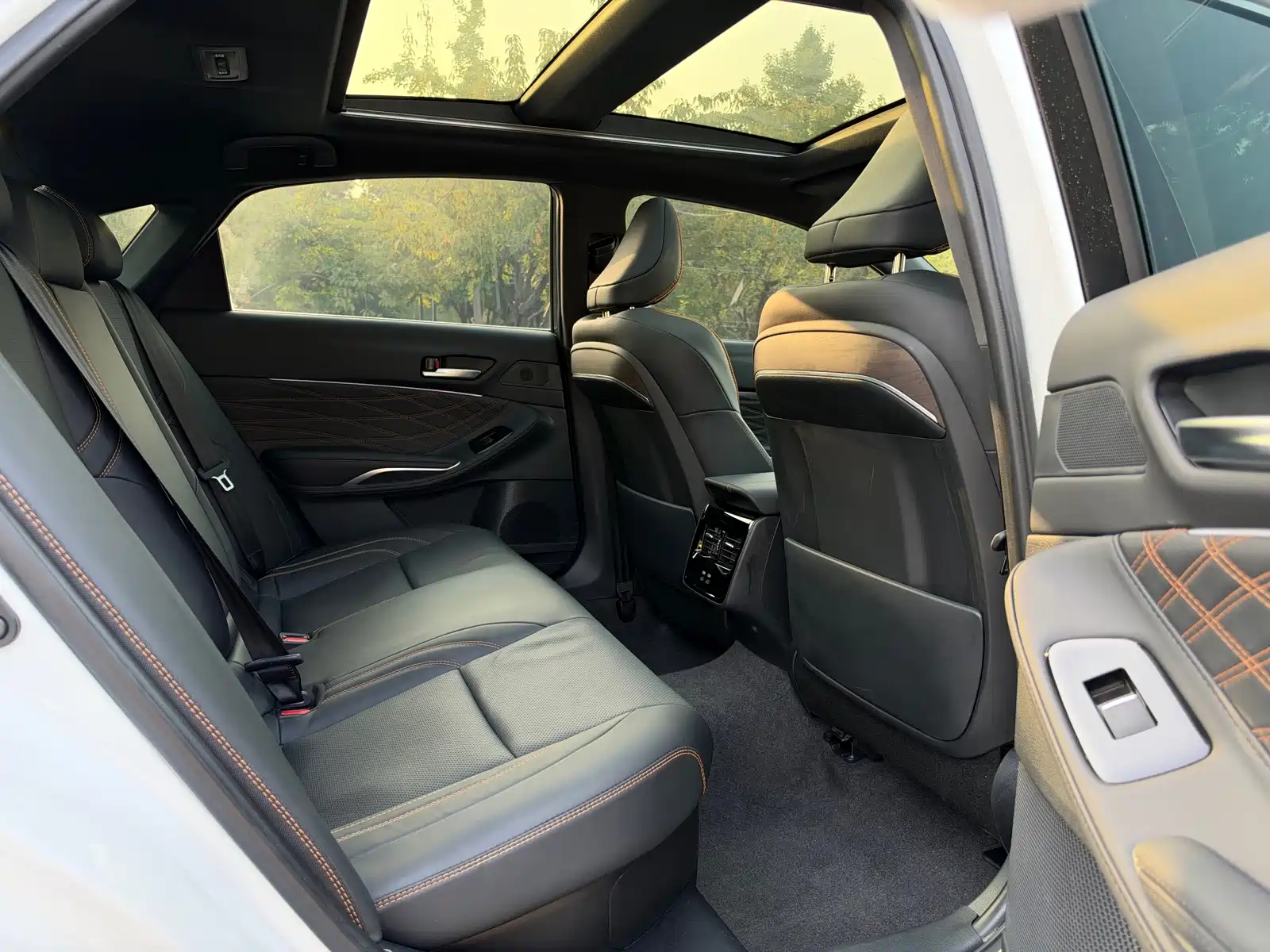 Photo 18 - Toyota Avalon