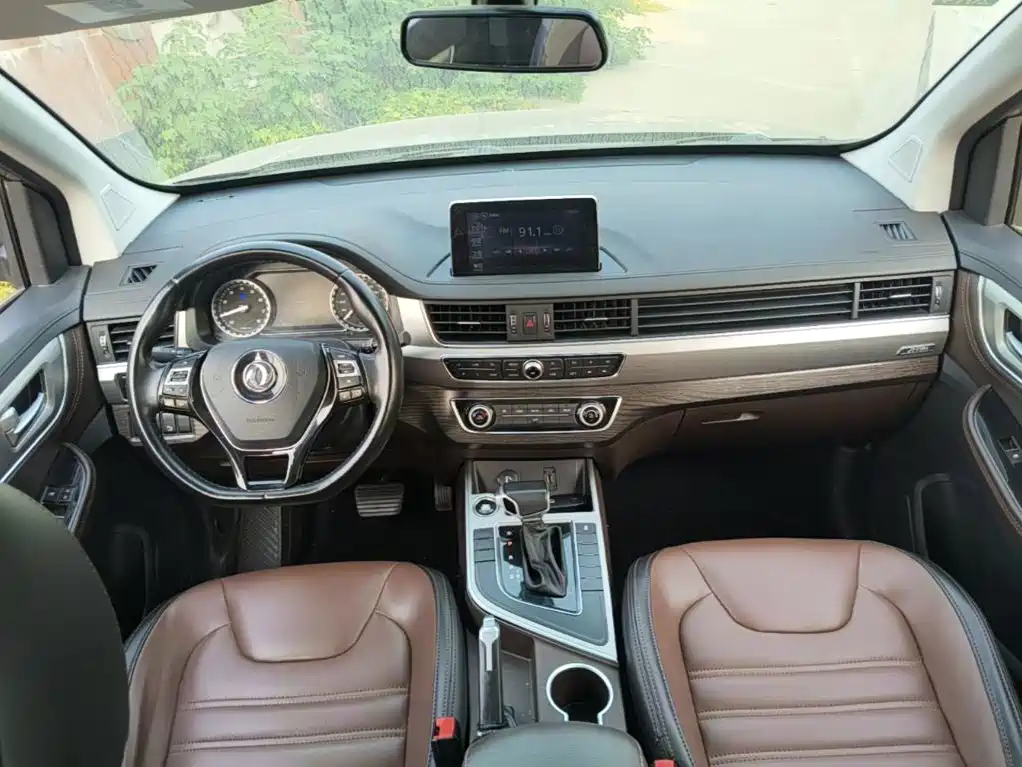Photo 10 - Dongfeng Fengxing Jingyi X6