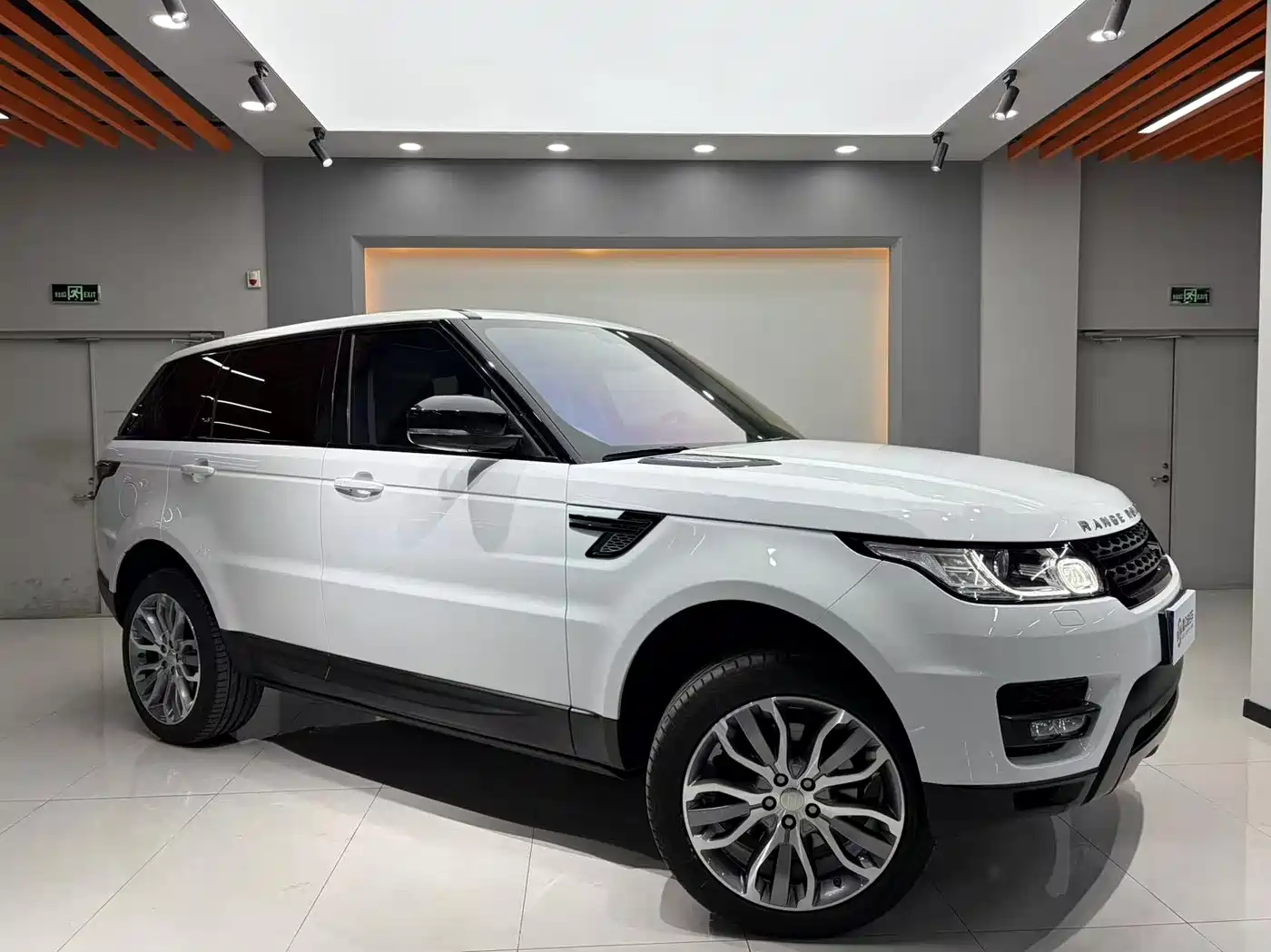 Land Rover Range Rover Sport 2015 3.0 SC V6 HSE DYNAMIC фото 3