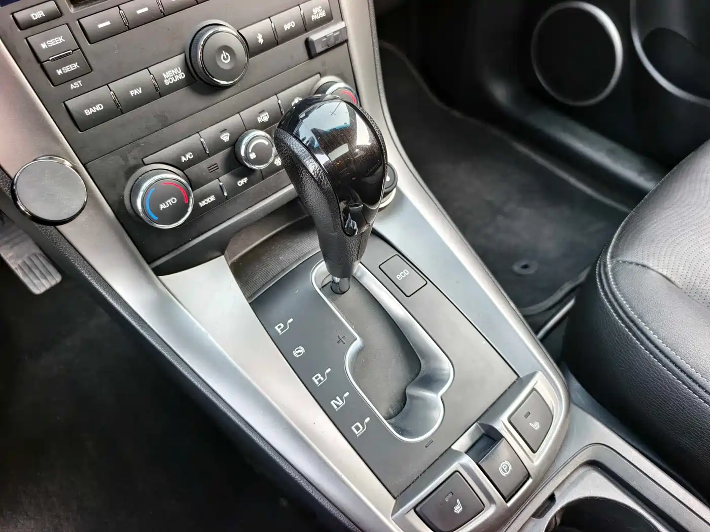 Chevrolet Captiva 2015 2.4L AWD Flagship 7-Seater фото 6