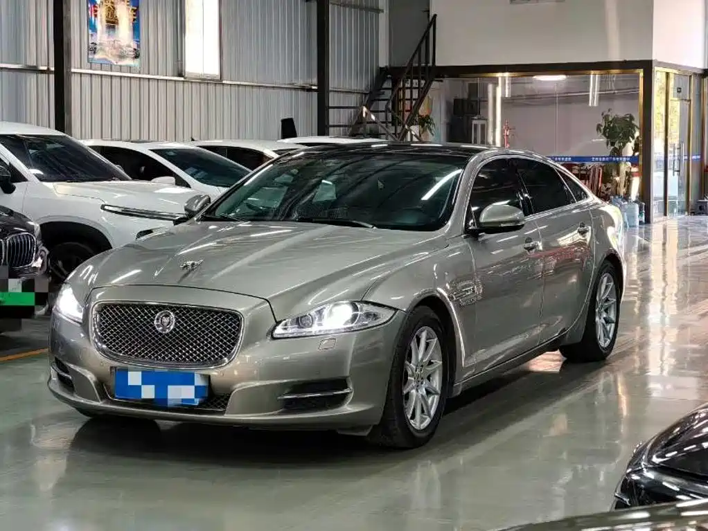 Photo 1 - Jaguar XJ