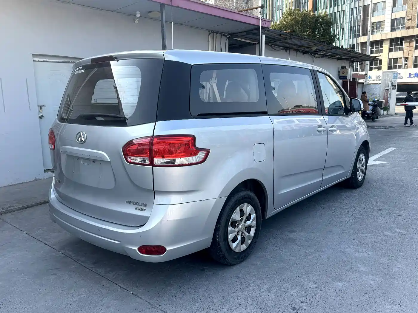 SAIC Maxus Maxus G10 2014 2.4L Manual Elite Edition фото 6