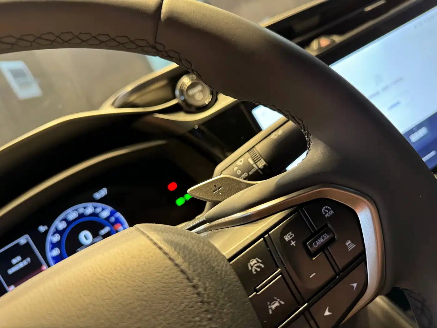 Lexus RZ 2023 450e 4WD Deluxe фото 12