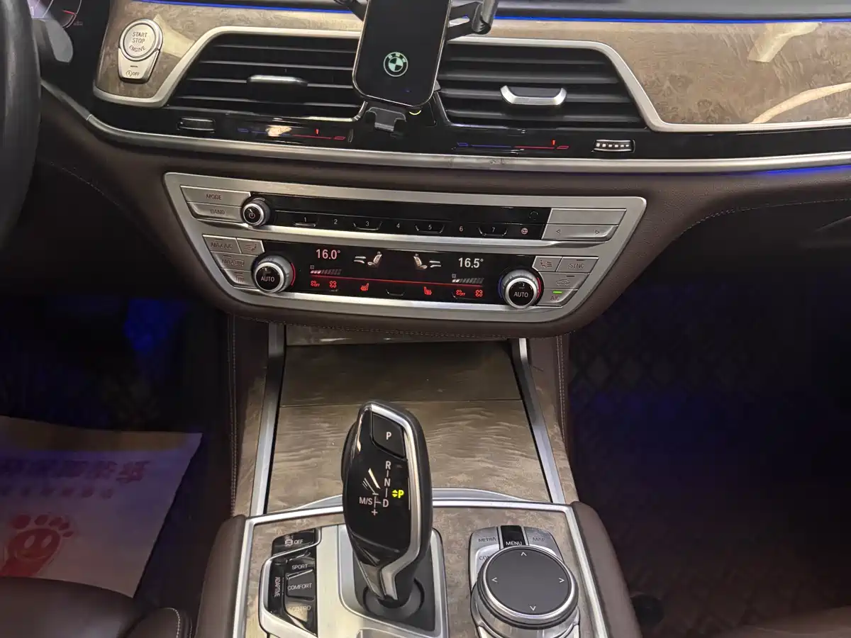 BMW 7 Series 2021 Model 740Li Leading Luxury Package фото 23