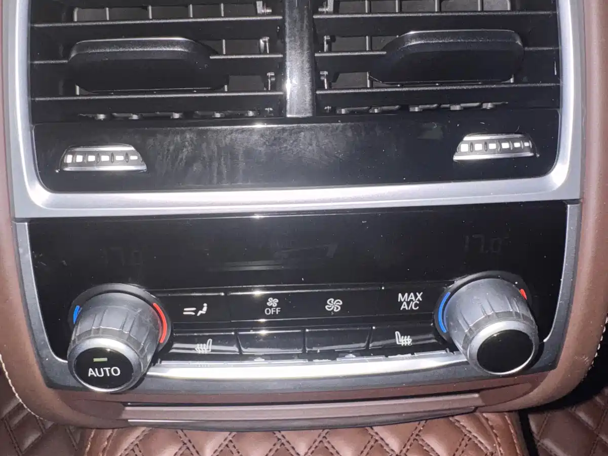 BMW 7 Series 2021 Model 740Li Leading Luxury Package фото 26